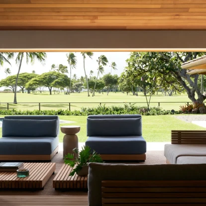 Μια κατοικία στη Χαβάη όπου το φυσικό τοπίο αγκαλιάζει μοναδικά την πολυτέλεια