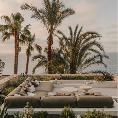 Μια μοναδικής αισθητικής βίλα στην Ίμπιζα που διατηρεί την αρχιτεκτονική της αυθεντικότητα