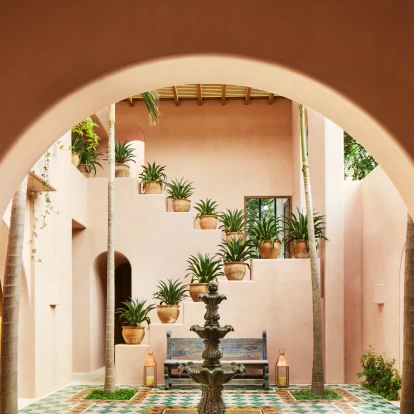 Casa Rosada: Το ροζ καταφύγιο που αποθεώνει το χρώμα και τη μεξικανική ψυχή