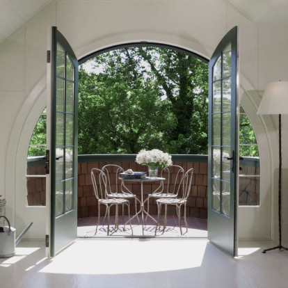 Τα 6 items που δεν πρέπει να λείπουν από κανένα μπαλκόνι τους επόμενους μήνες