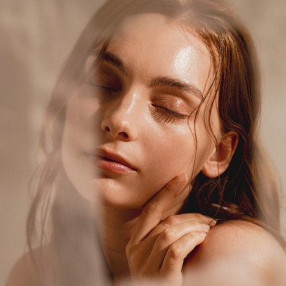 5 συνήθειες που δεν γνωρίζατε ότι βλάπτουν την επιδερμίδα σας