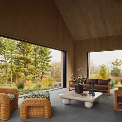 Ένα εξοχικό σπίτι που συνδυάζει τη σκανδιναβική λιτότητα με τη ρουστίκ κομψότητα της αμερικανικής υπαίθρου