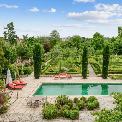 Σε αυτήν την εντυπωσιακή εξοχική κατοικία στις όχθες του Σηκουάνα, έχει γραφτεί ιστορία με χρυσά γράμματα