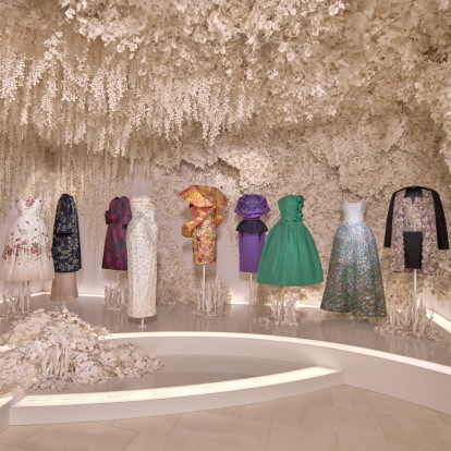 Jardins Rêvés: Η νέα έκθεση του οίκου Dior στη Προβηγκία υμνεί τα άνθη που ενέπνευσαν μοναδικές δημιουργίες