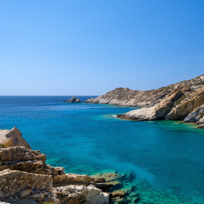 Ποιο ελληνικό νησί φιγουράρει στη λίστα με τους πιο ιδιαίτερους προορισμούς της Ευρώπης χάρη στις παραλίες του;
