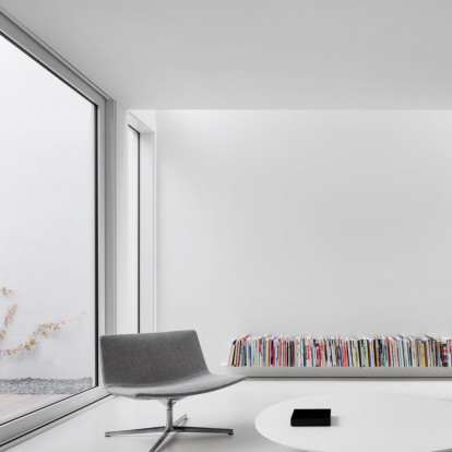 Οι πιο έξυπνοι τρόποι να «εκμεταλλευτούμε» έναν κενό λευκό τοίχο στο σπίτι 