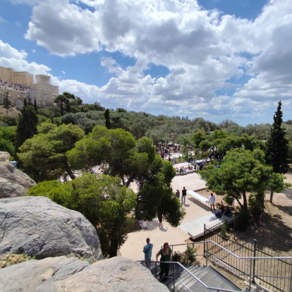 Άνοιξαν οι, επί έτη, κλειστές διαδρομές στον αρχαιολογικό χώρο της Ακρόπολης και το νέο Πωλητήριο