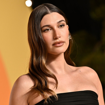 Η Hailey Bieber αποκαλύπτει όλα τα μυστικά της εταιρείας Rhode