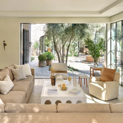 Ένα full in white σπίτι στο Λος Άντζελες με αισθητική που μαγνητίζει 