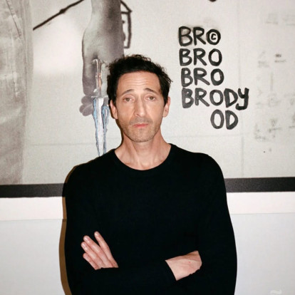 Η ανατρεπτική πρώτη έκθεση του Adrien Brody εξυμνεί τη κουλτούρα του δρόμου της Νέας Υόρκης 