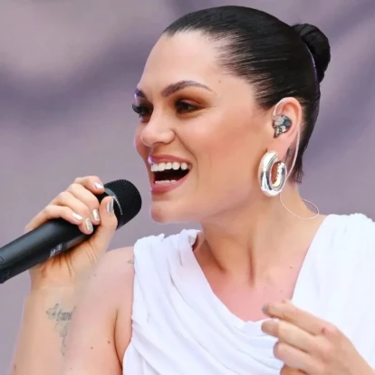 Η Jessie J συγκινεί με τη δημοσίευσή της μετά την επέμβασή της για τον καρκίνο του μαστού 