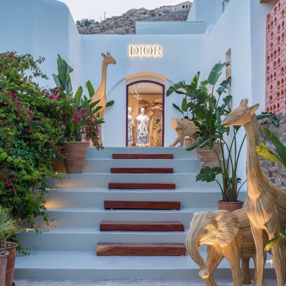 It's a Dior's World: Η καλοκαιρινή συλλογή Dioriviera του οίκου καταλαμβάνει τα πιο in σημεία του πλανήτη