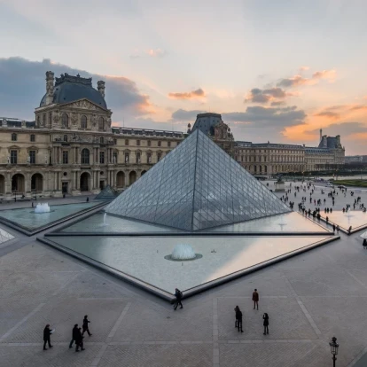 Το Μουσείο του Λούβρου καταρρέει: Για ποιο λόγο απεργούν οι εργαζόμενοι;