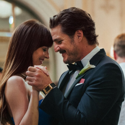 Παρακολουθήσαμε το Materialists και λατρέψαμε πώς η Dakota Johnson κι ο Pedro Pascal οδηγούν τον ρομαντισμό σε άλλο επίπεδο