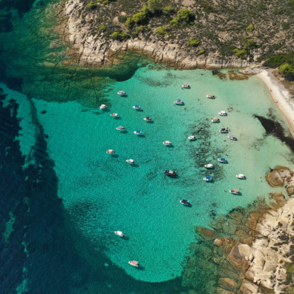 Είστε λάτρεις της εξερεύνησης; Οι παραλίες της Χαλκιδικής που πρέπει να επισκεφθείτε asap