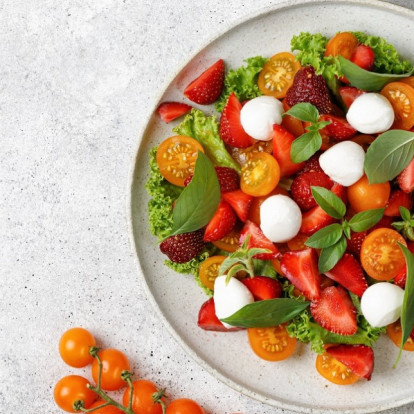 Κατακράτηση Υγρών: Οι σαλάτες για βραδινό ώστε να την καταπολεμήσετε γρήγορα και να δείτε επίπεδη την κοιλιά σας