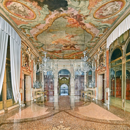 Ο Dries Van Noten αγόρασε το Palazzo Pisani Moretta στη Βενετία κι έτσι ένα νέο κεφάλαιο ανοίγει για τον βέλγο designer