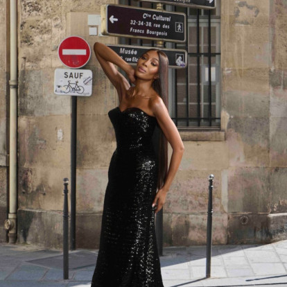 Ένα μαγευτικό ταξίδι στα ατελιέ του οίκου Balenciaga και στον κόσμο της υψηλής ραπτικής