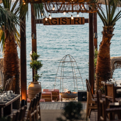 Η νέα εποχή του αγαπημένου παραθαλάσσιου προορισμού στη Χαλκιδική απογειώνει την έννοια της καλοκαιρινής διασκέδασης