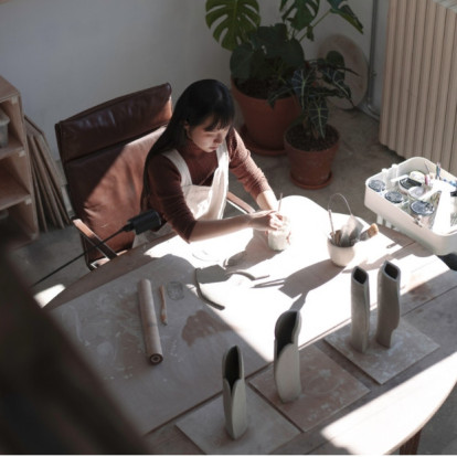 H Κορεάτισσα designer Inhee Ma δημιουργεί χειροποίητα κεραμικά με έμπνευση από την Ελλάδα 