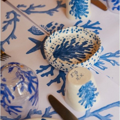 Η Evi Grintela και η Rhea Kalo μιλούν στο GLOW.GR για το δικό τους ελληνικό καλοκαίρι, με αφορμή την κοινή tableware συλλογή τους