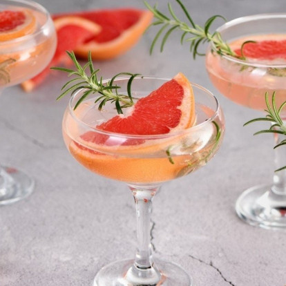 Cocktail party στο σπίτι: Πώς να το οργανώσετε step by step ώστε να σας μείνει αξέχαστο