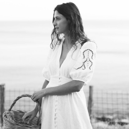 Η Allegra Pomilio δημιούργησε ένα ονειρεμένο κατάλυμα στην Άνδρο καθώς νιώθει δέος για τον ελληνικό πολιτισμό