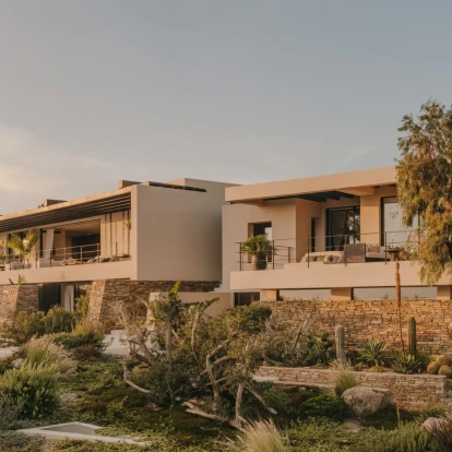 Ένα εξοχικό σπίτι στη Μύκονο προσφέρει μια πιο ατμοσφαιρική προσέγγιση στο παραδοσιακό ελληνικό στιλ