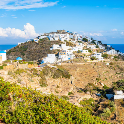 Το ﻿﻿Bring Your Chair - Cozy Festival επιστρέφει τον Αύγουστο στη Σίφνο, τιμώντας δύο σπουδαίους σκηνοθέτες