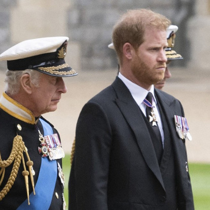 New Era: Έχουν έρθει όντως ξανά κοντά ο βασιλιάς Κάρολος με τον πρίγκιπα Harry;