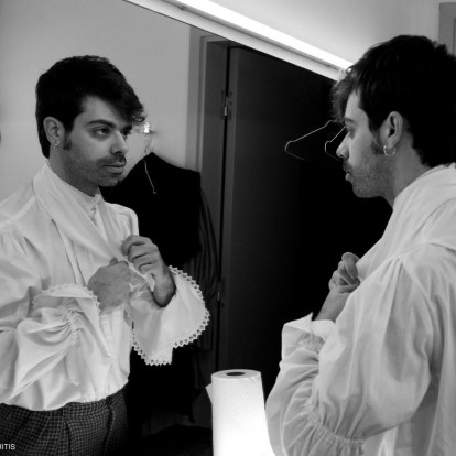 SKG Stories: Ο Τάσος Τυρογαλάς καταθέτει τη δική του αντίληψη για το τι σημαίνει να είσαι ηθοποιός