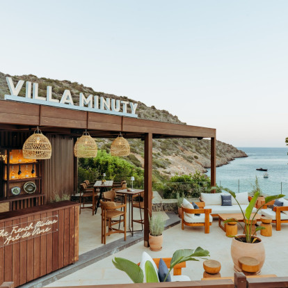 Οι most-talkded-about «συναντήσεις» του φετινού καλοκαιριού στα luxurious resorts των ελληνικών νησιών