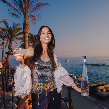 Μία μοναδική εμπειρία στο night life της Μυκόνου παρέα με την Ηλιάνα Παπαγεωργίου και την ultra premium βότκα Grey Goose Altius 