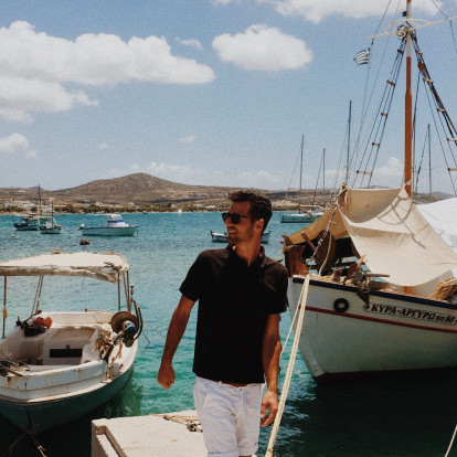 Η Μήλος μέσα από τον 10λογο του Δημήτρη Γάκη