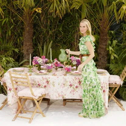 Οι πιο stylish προτάσεις για να προσφέρετε ως καλεσμένοι στα καλοκαιρινά gatherings