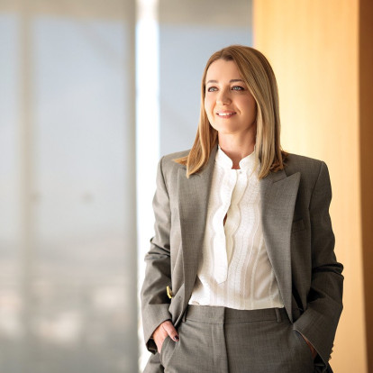 Η Βασιλική Αδαμίδου, Διευθύντρια Εταιρικών Υποθέσεων και Βιωσιμότητας της Lidl Ελλάς μας αναλύει τις δράσεις που στοχεύουν σε ένα καλύτερο αύριο για το περιβάλλον