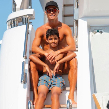 Ο Cristiano Ronaldo επέλεξε τη Χαλκιδική για τις διακοπές του - Ποιοι άλλοι celebrities βρέθηκαν στη χώρα μας αυτές τις ημέρες;