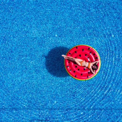 Οι πιο δημιουργικές ιδέες για να περάσουμε τις μέρες που ο καύσωνας «χτυπάει» κόκκινο