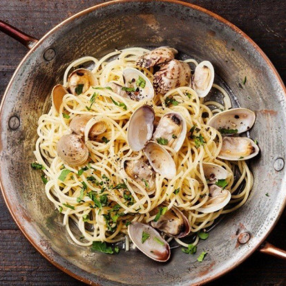 Pasta Lovers: Oι μεσογειακές μακαρονάδες με θαλασσινά που θα φέρουν το καλοκαίρι στο τραπέζι σας