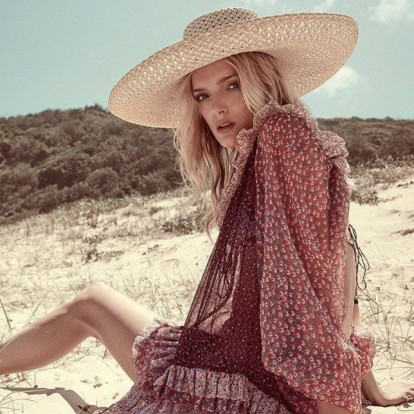 Τα καπέλα που θα ολοκληρώσουν μοναδικά τα beach outfits σας - κι όχι μόνο 