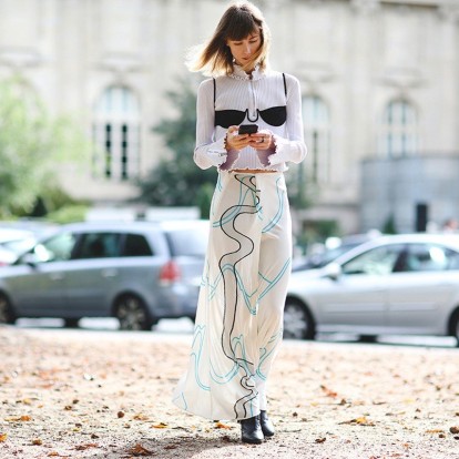 Πώς να υιοθετήσετε το bra top στις εμφανίσεις σας