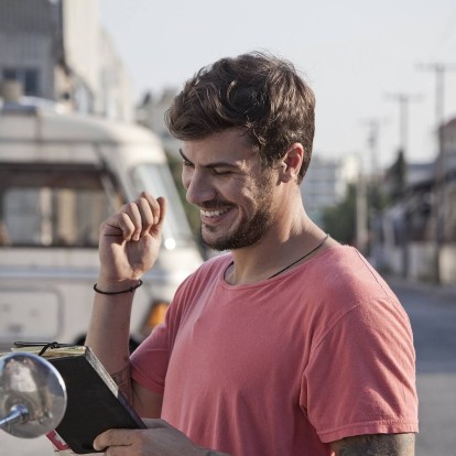 6 Θεσσαλονικείς που εμπνέουν την ομάδα του GLOW.GR