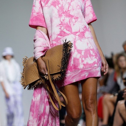 Τα bag trends που ξεχώρισαν στις ανοιξιάτικες πασαρέλες