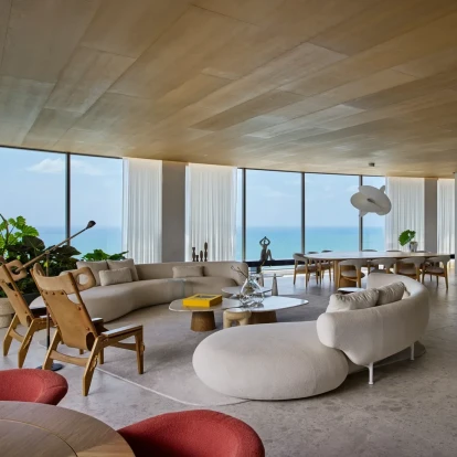 Η θέα προς τον ορίζοντα του Ατλαντικού Ωκεανού είχε καθοριστικό ρόλο στη διαμόρφωση αυτού του ρετιρέ