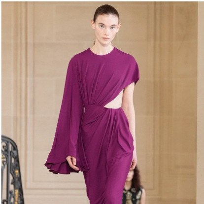 Τα trendy χρώματα που θα αντικαταστήσουν το κλασικό μαύρο στα looks σας τη νέα σεζόν