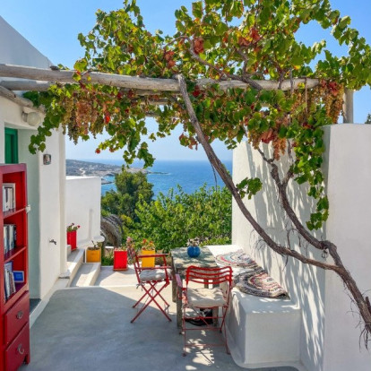 Η Δονούσα μέσα από τον 10λογο της Ελένης Φλώρου