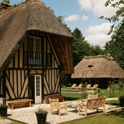 Μία παραδοσιακή αγροτική κατοικία στη Νορμανδία απέκτησε νέο χαρακτήρα με στοιχεία της αγγλικής εξοχής