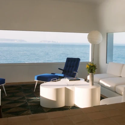  Ένα αρχιτεκτονικό στολίδι στη Μεσόγειο που μοιάζει να «αιωρείται» πάνω από τη θάλασσα 