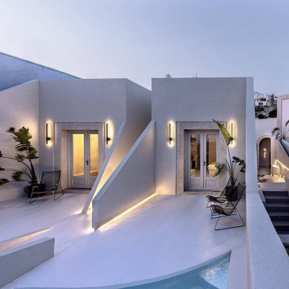 Μία ιστορική κατοικία με «ελεύθερη φόρμα» στο Πύργο της Σαντορίνης 