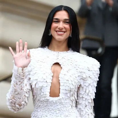 Μια ματιά στη ζωή της Dua Lipa πίσω από τις κάμερες και τα φώτα 